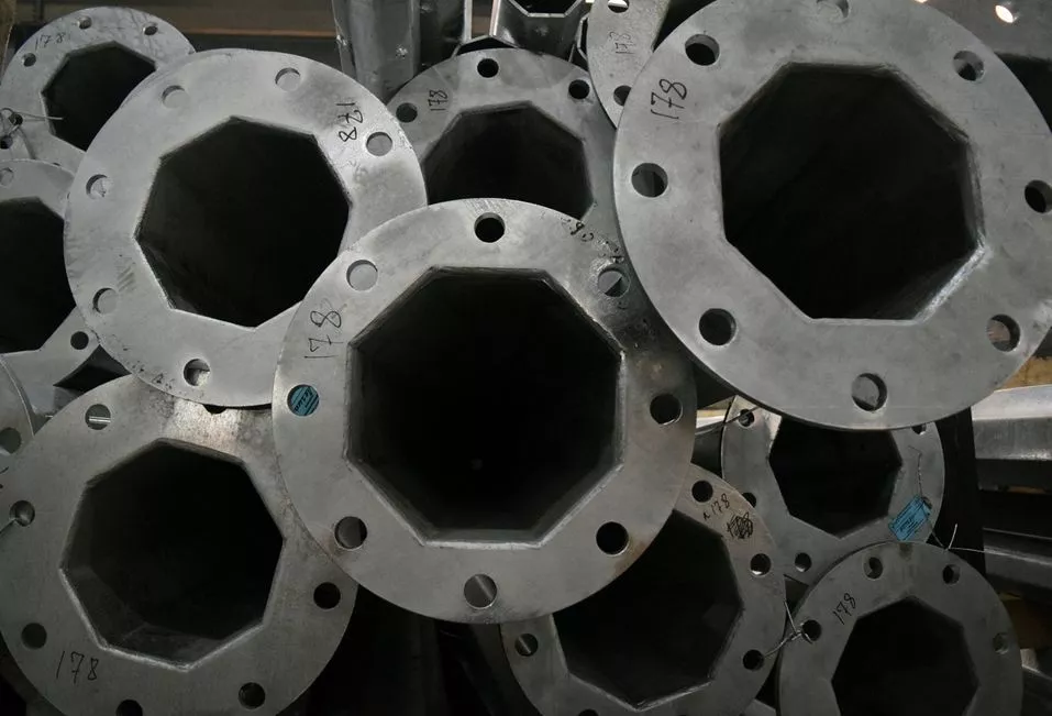 «Мы стоим по ту сторону забора и пытаемся конкурировать за сотрудников, которых нет»